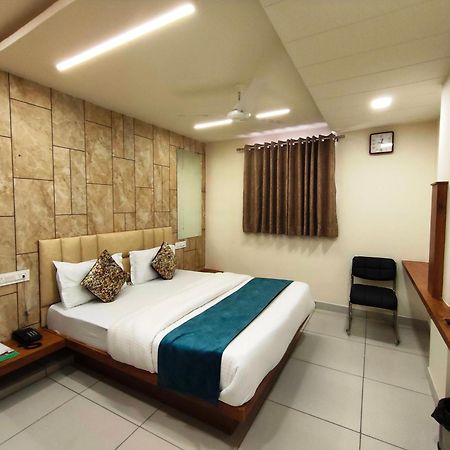 Hotel Kinara Ahmedabad Exterior photo