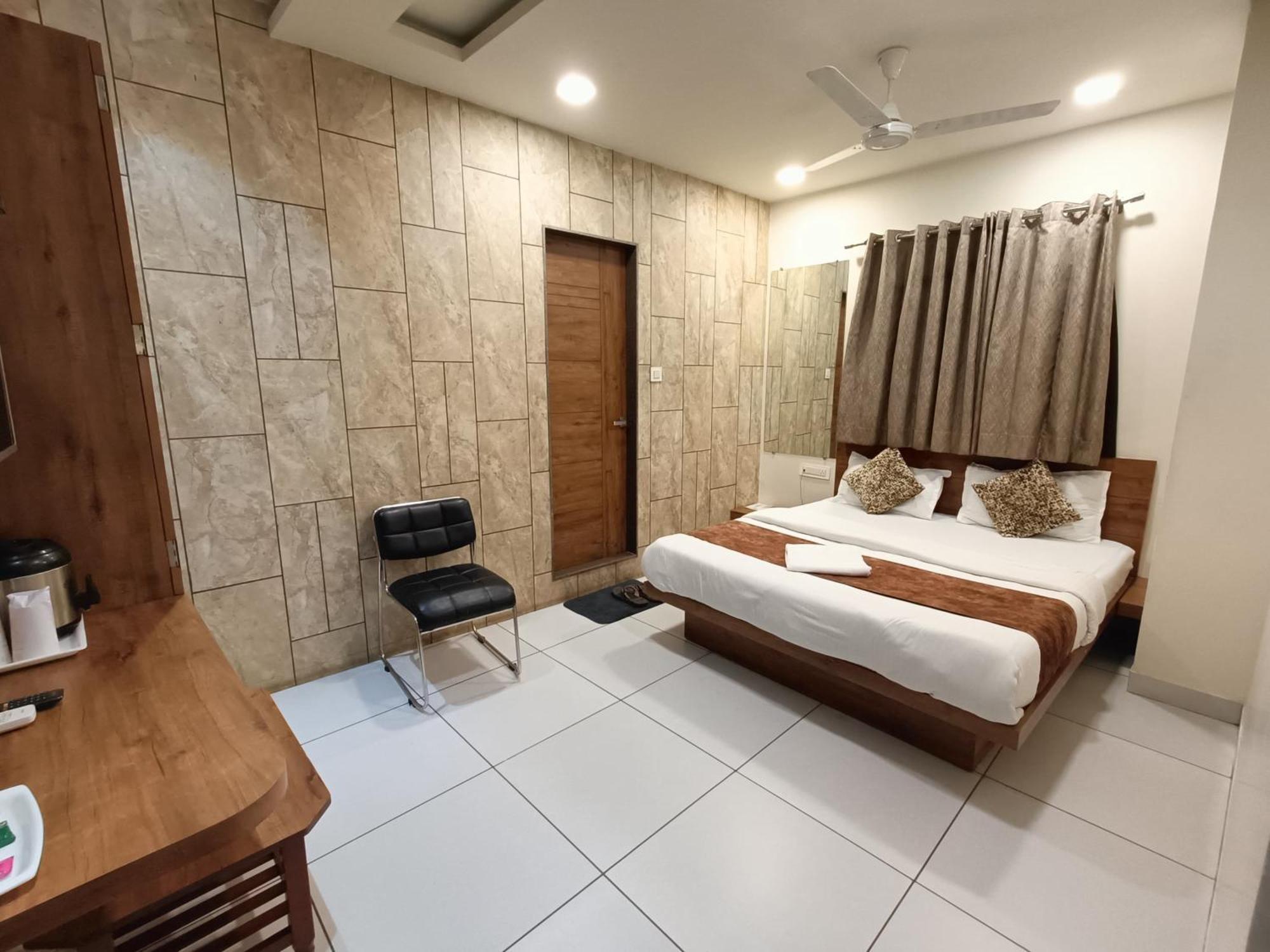Hotel Kinara Ahmedabad Exterior photo