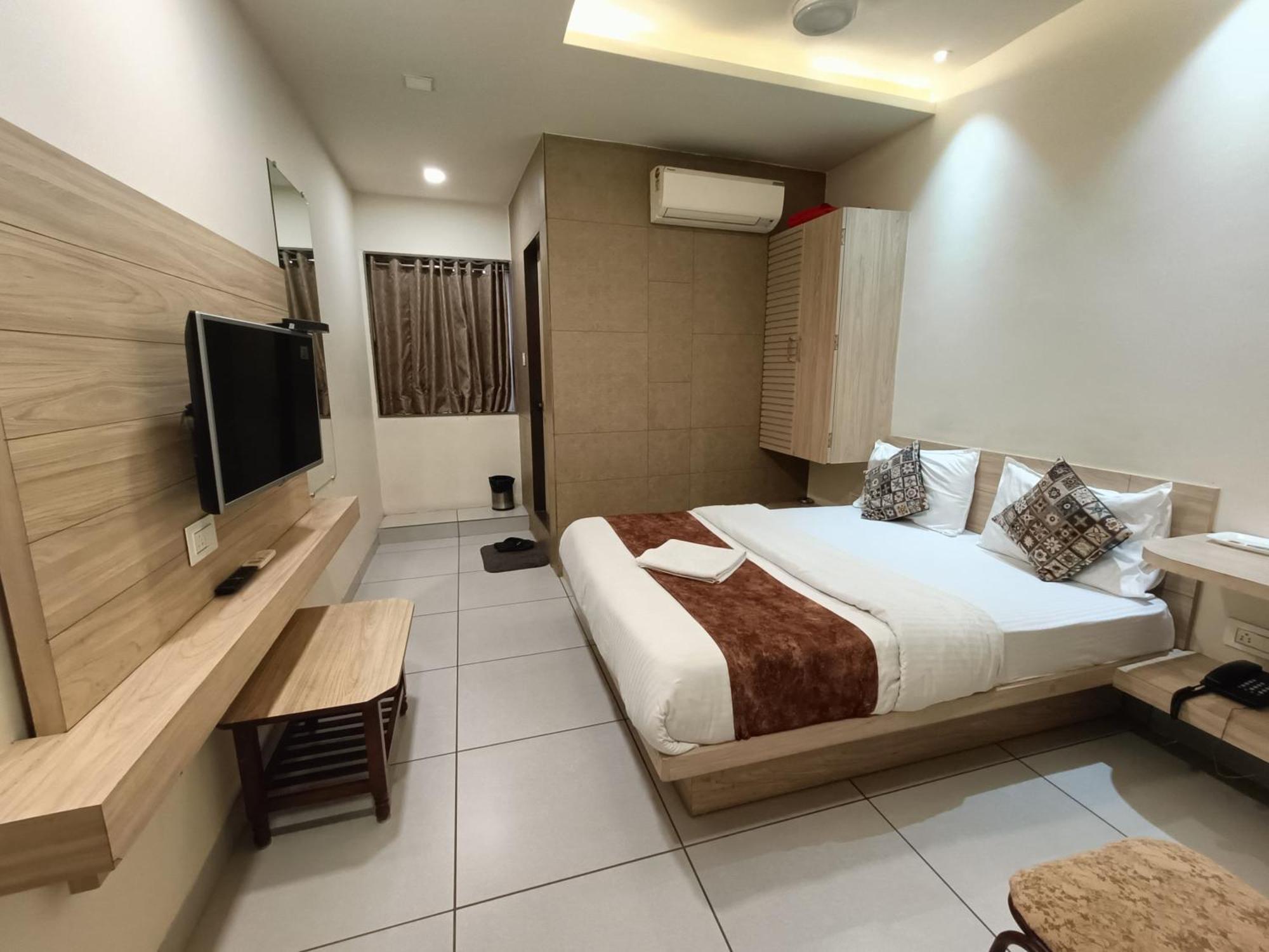 Hotel Kinara Ahmedabad Exterior photo